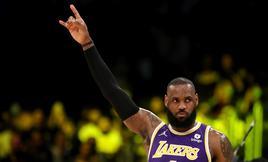 Why the Lakers locked back in on Deandre Ayton in their comeback win against Grizzlies